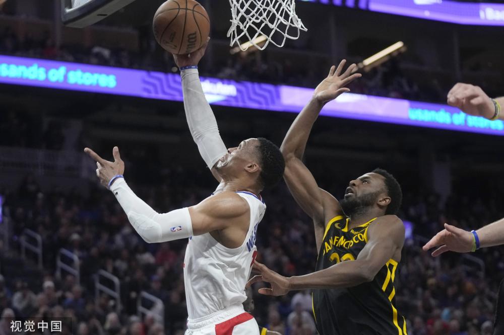 在首节比赛 在首节比赛