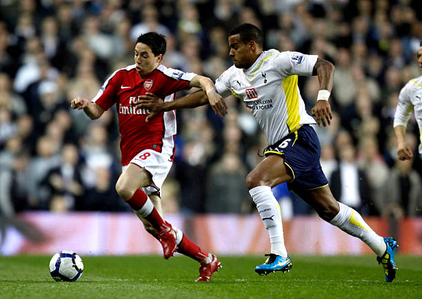 内维尔：利物浦的替补球员没帮上忙，中场很分散到处都是空当.